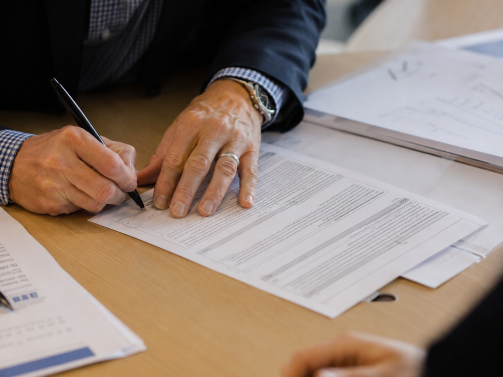 Signature d'un contat assurance emprunteur